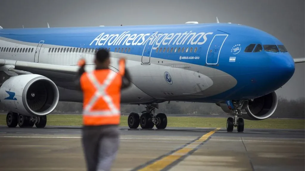 En 60 días Aerolíneas podrá contratar personal y naves extranjeras