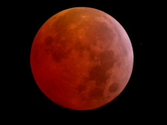 Esta noche eclipse lunar total