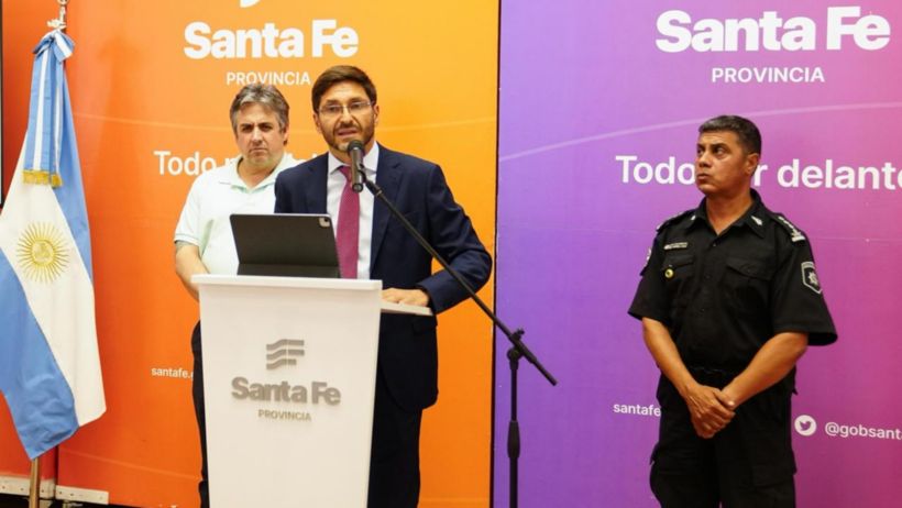 Pullaro anunció aumentos de sueldos que superan los 2 millones